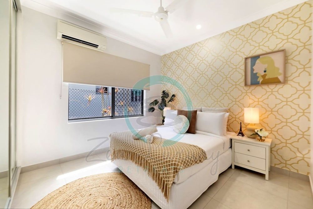 Zenhouse Vista Elegant 5-br Coastal Haven