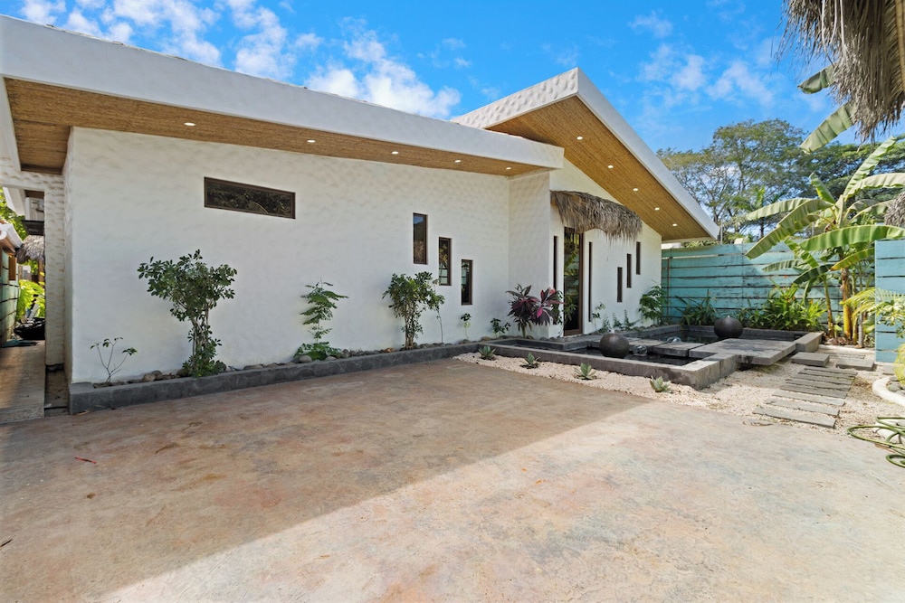 Luxury Retreat Villa private Pool & BBQ by SPCR