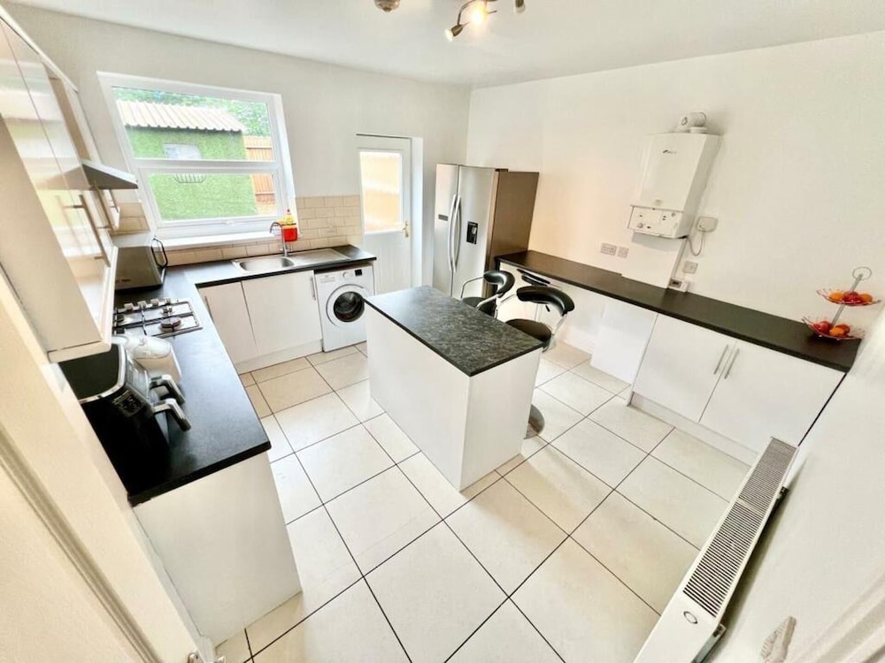Northampton Oasis Retreat - 3-4 Bedroom House
