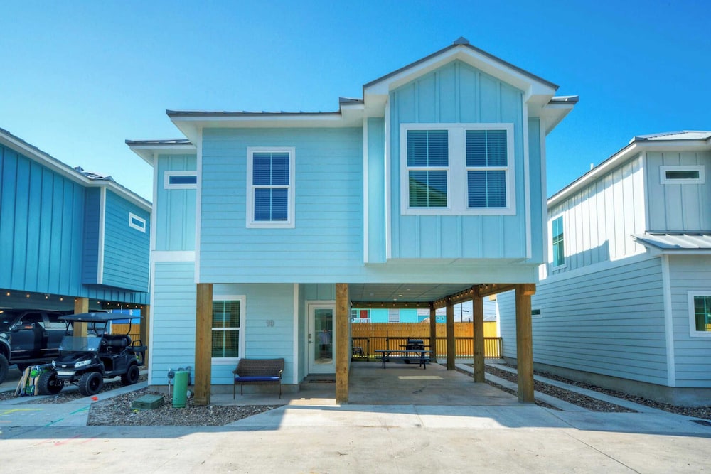 Sleeps 22 2 Homes w/ Private Pool + Patio Walkable Location, Golf Cart Zone