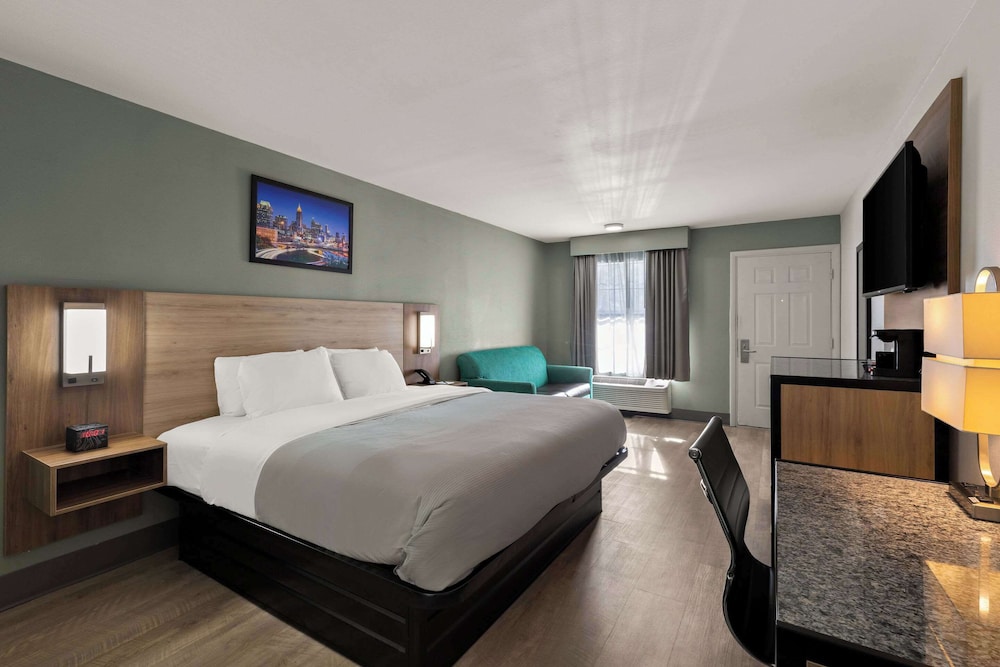 Monroe Vacations - Quality Inn - Property Image 3