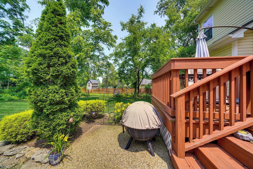 15 Mi to Louisville: Family Home w/ Private Yard!