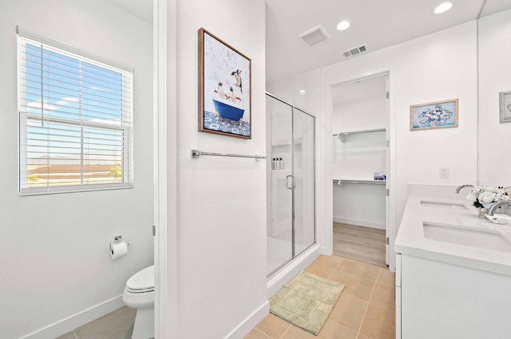 Stylish 3BR Oasis in Palm Desert Near El Paseo Zoo