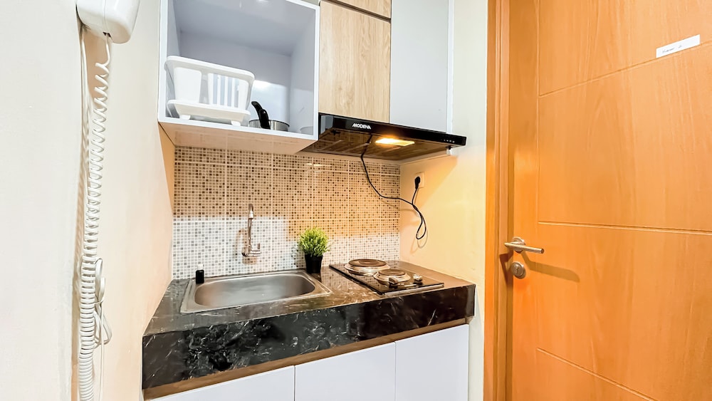 Wooden Nest 2Br Without Living Room At Evenciio Margonda Apartment