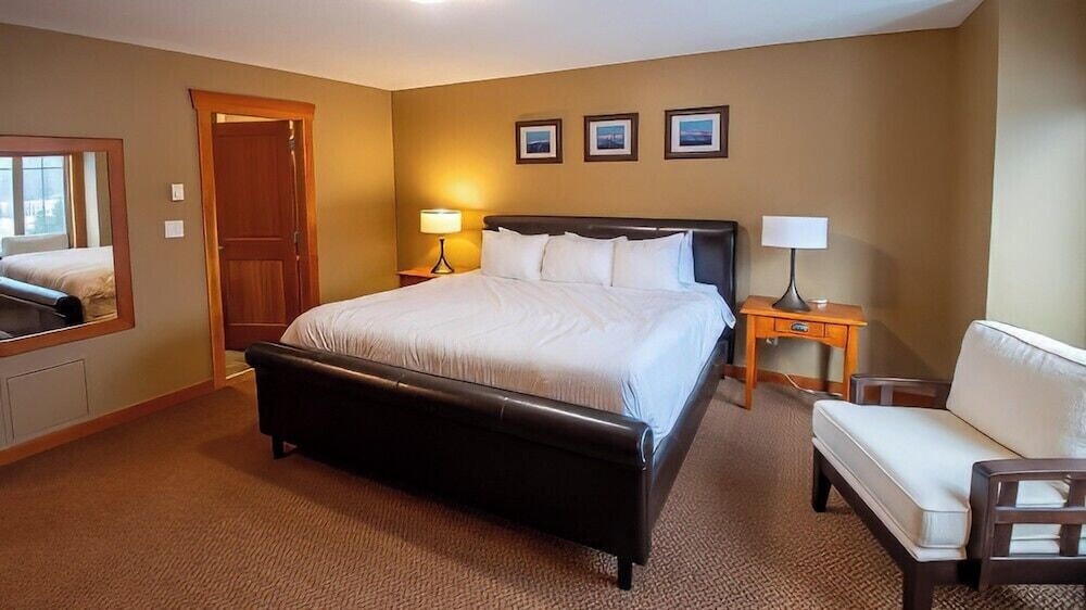 Pinnacle Ridge Chalets by Fernie Lodging