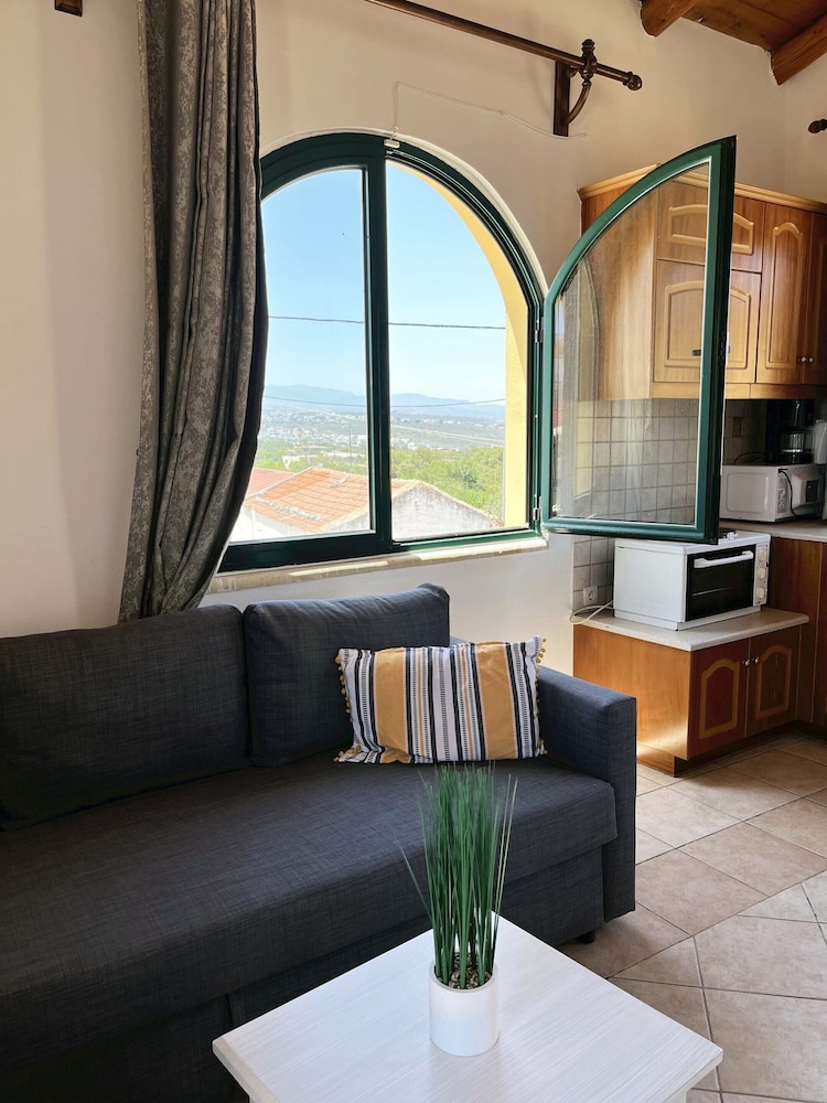 Skandalis Traditional Suites