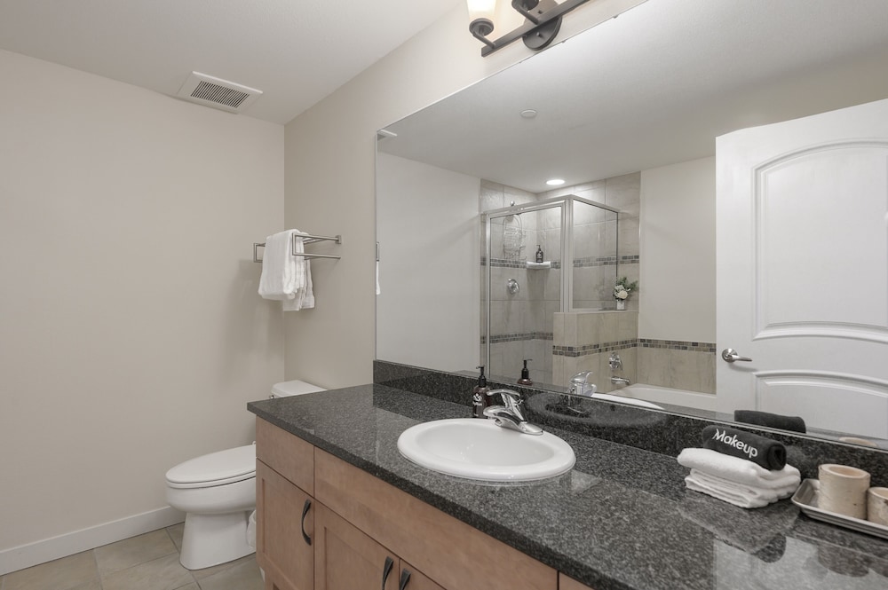 Founders Pointe 1 bedroom Condo by RedAwning