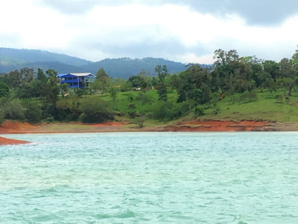 BlueBay Bugenvil Lake Lodge