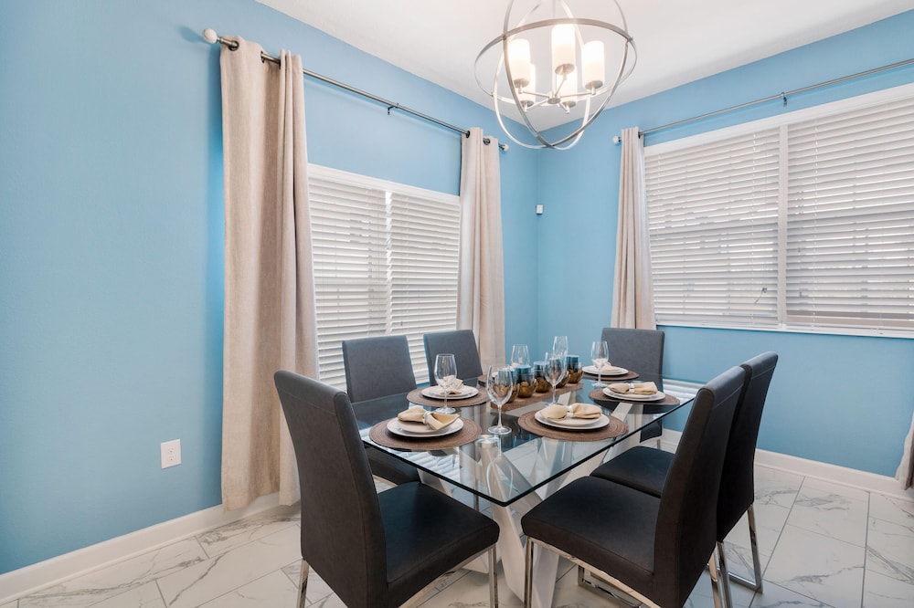 8945 SD - Elegant 5-bed Townhome Private Pool - Image 5