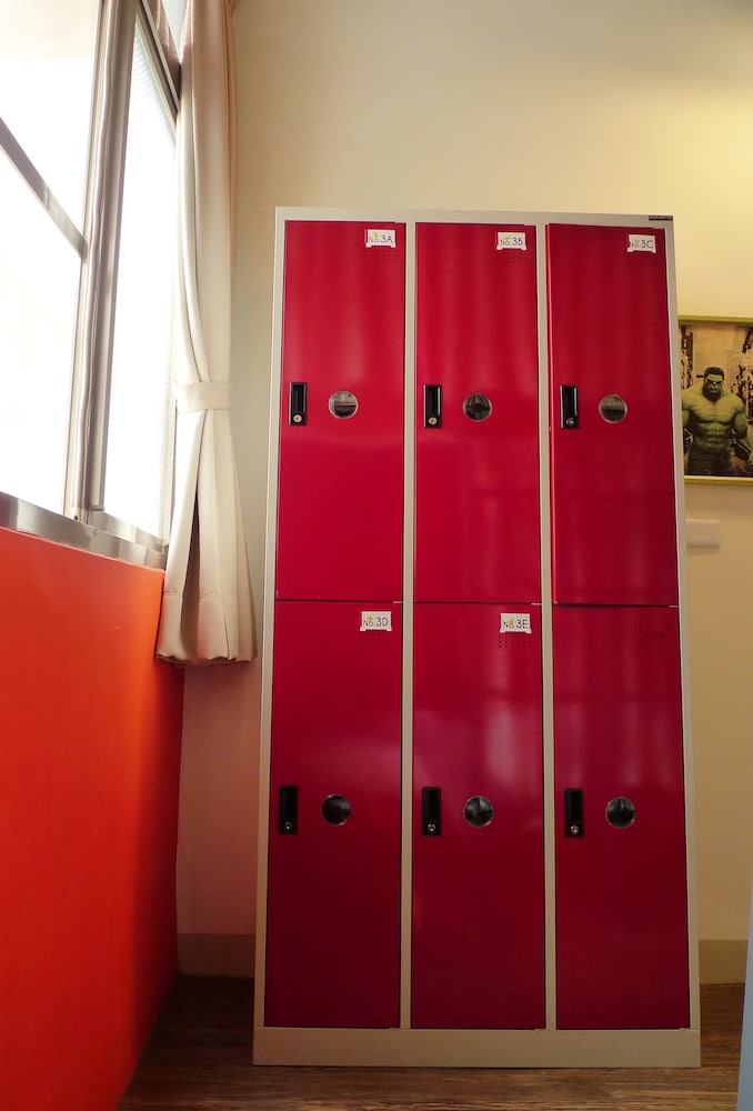 Knock Knock Hostel