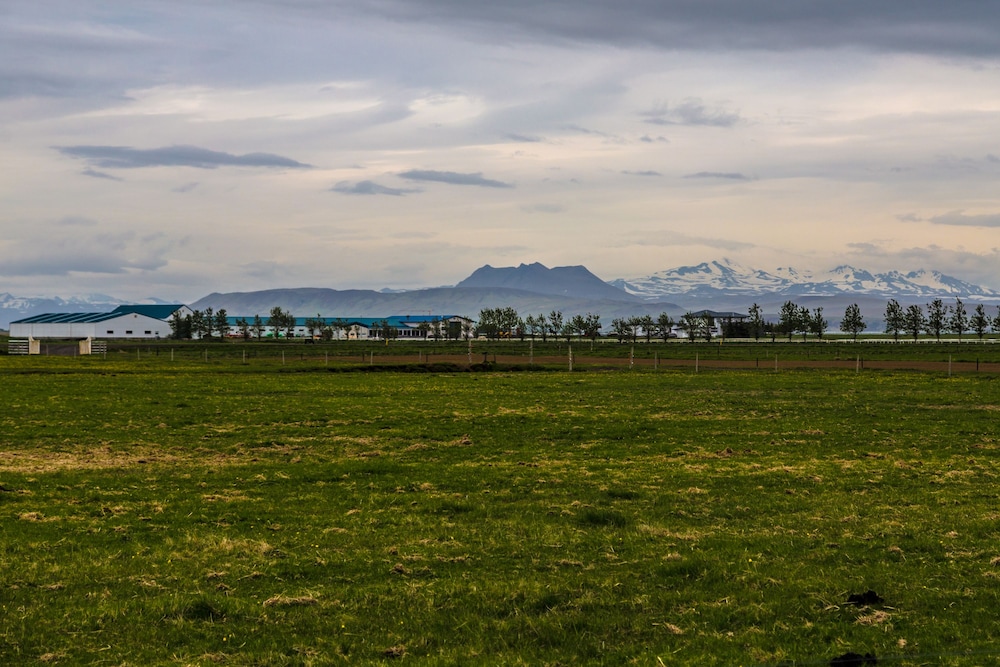 Hotel Ármót Guesthouse - Image 1