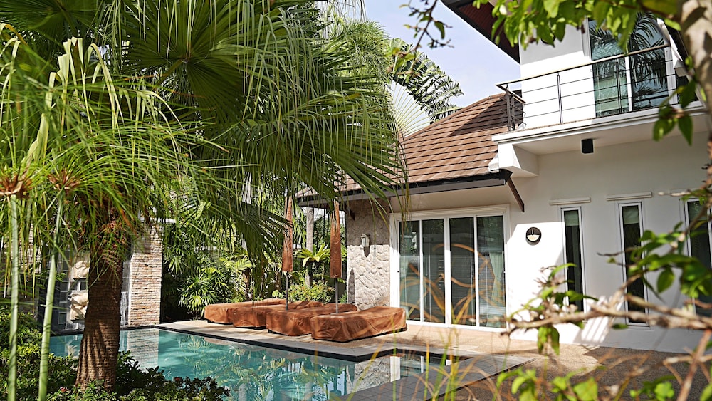 Suriya Som Villa