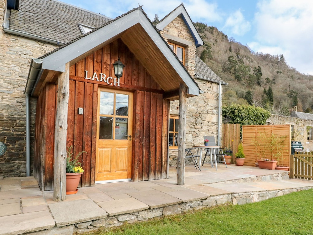 Larch Cottage view 5