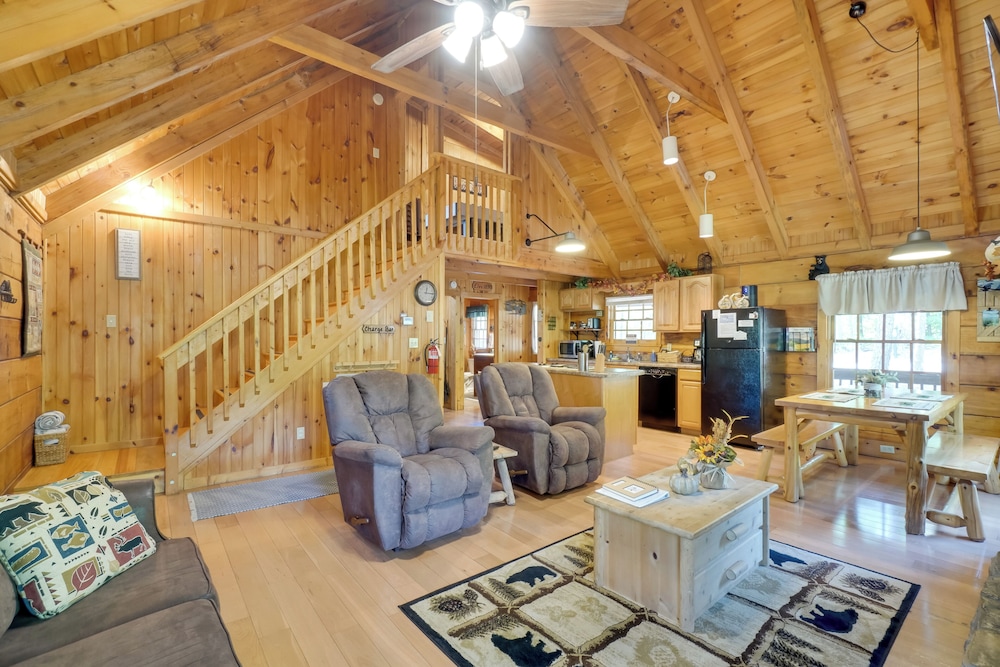 Hot Tub & Deck! 'bear Hugs Cabin' Near Gatlinburg