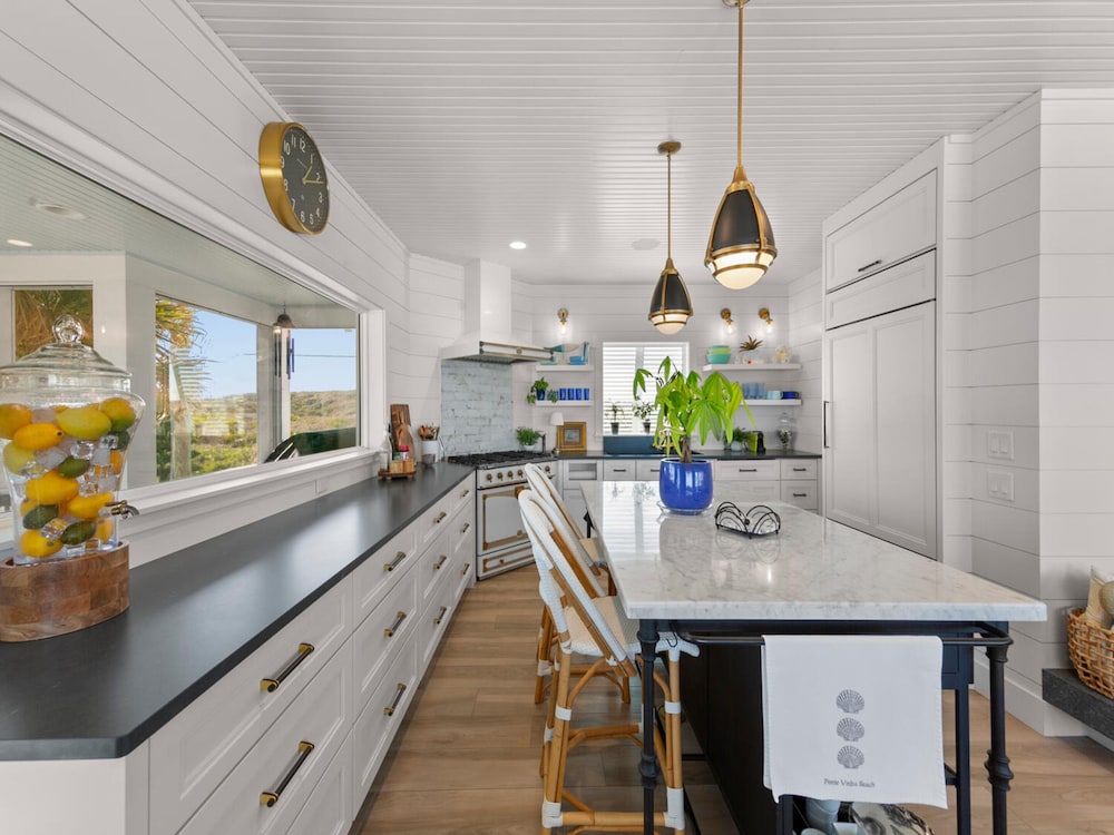 Ocean Paradise by Distinctive Beach Rentals
