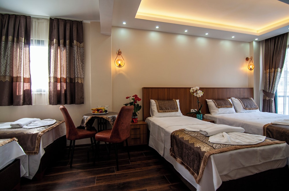 By Historial Hotel - Image 64