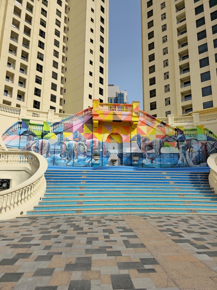 Urban Panda Hostel JBR Dubai