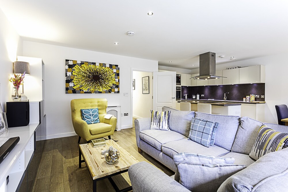 Beautiful Open Plan Garden Flat