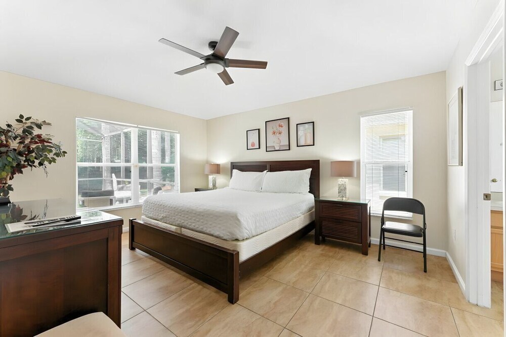 Cozy 4BR Villa w/ Priv Pool Lake Berkley Resort