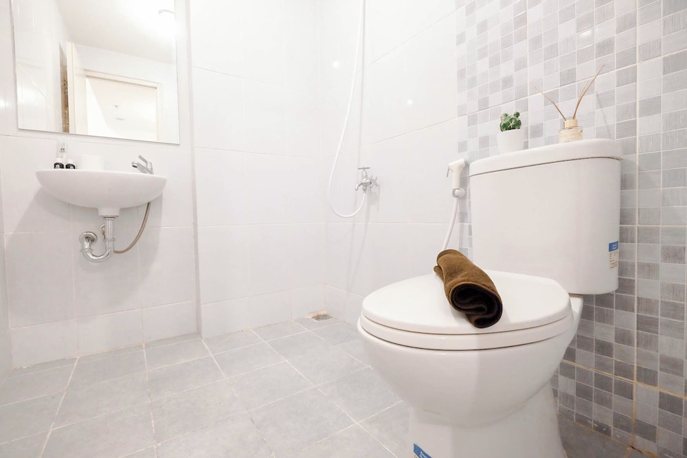 Basic 2Br Apartment Near Tokyo Hub At Tokyo Riverside Pik 2