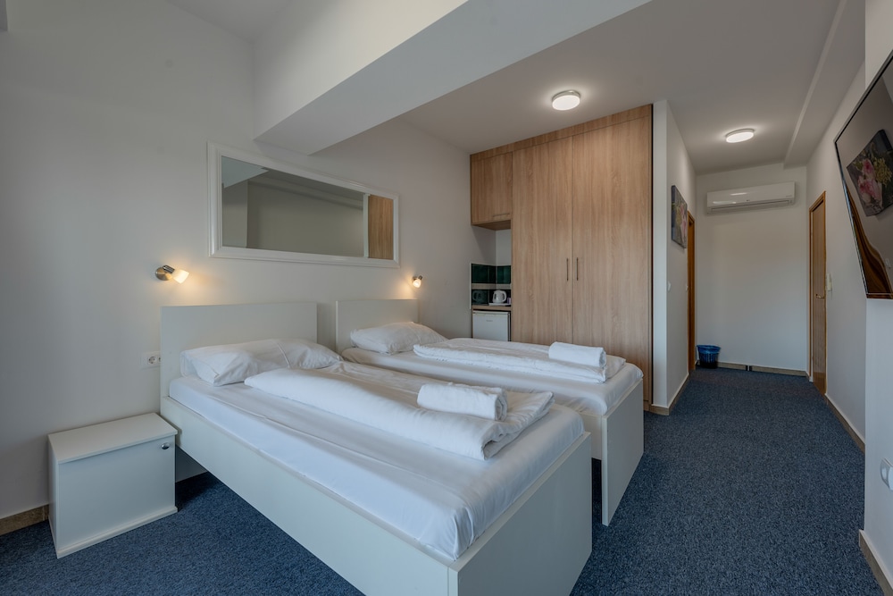 Aparthotel Plat