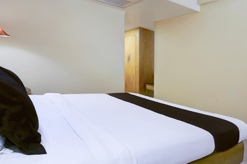 Premium Room Near Pataleshwar Temple, Pune