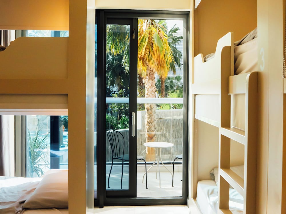 Grapeful Stay – Luxury Hostel Paramount Tower Business Bay