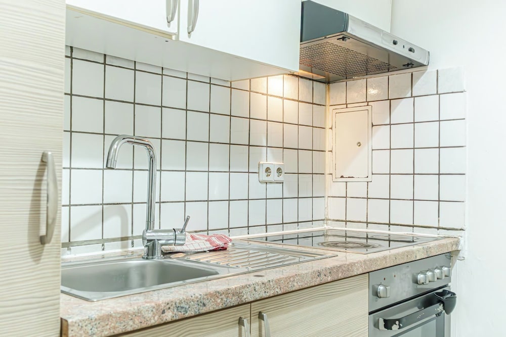 Simple 2 Bedroom Apartment with WiFi