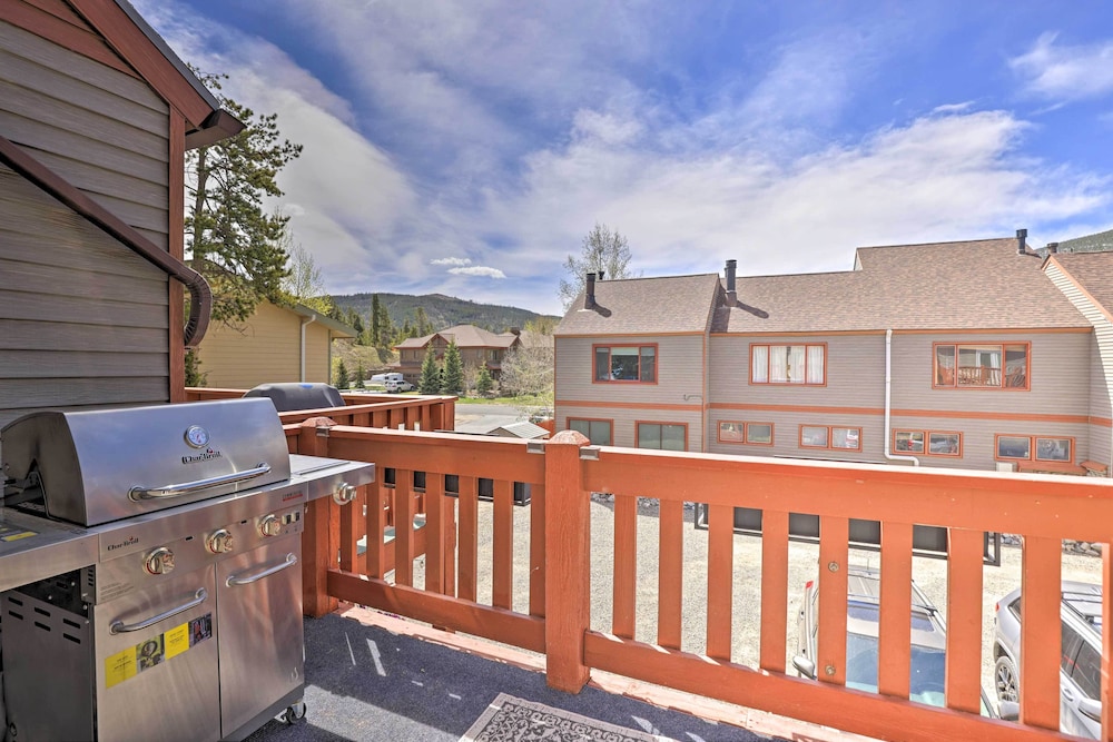 Frisco Mountain Hub: Walk to Main Street view 4