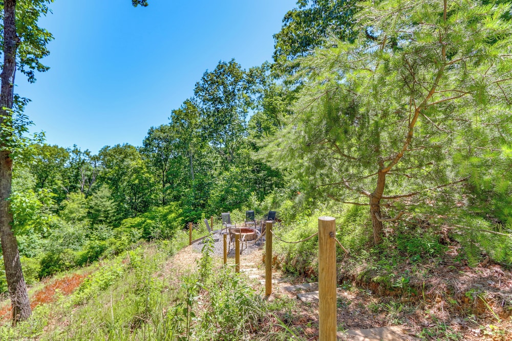 Beautiful Blue Ridge Cabin: Mountain & Lake Views! view 2