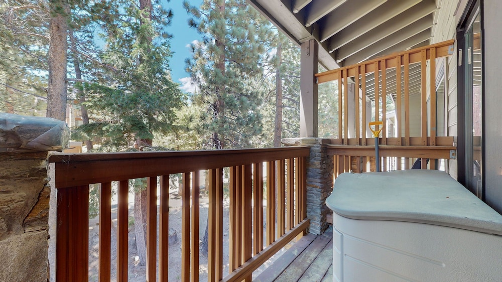 Hotel Escape to The Summit - Pool & HT Next Door - Image 1