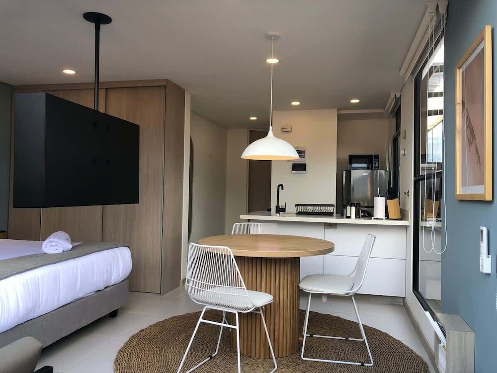 Cozy Studio w/ Balcony in Laureles Medellín