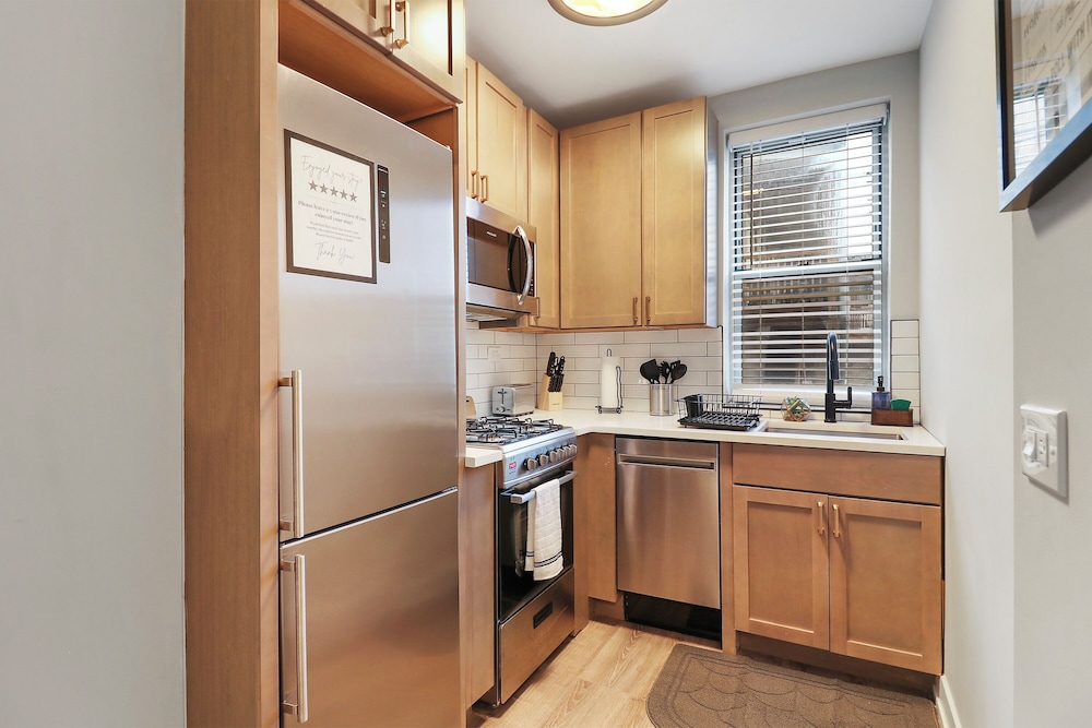 Cozy 2BR - Montrose 1A