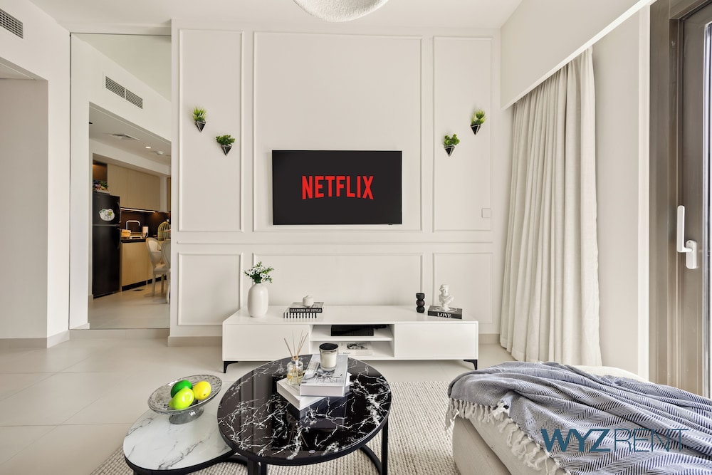 Alluring Parisian 1Br in Burj Crown