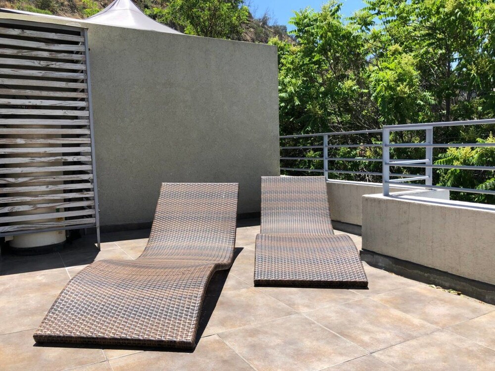 Huge Private Balcony BBQ Parking AC City View