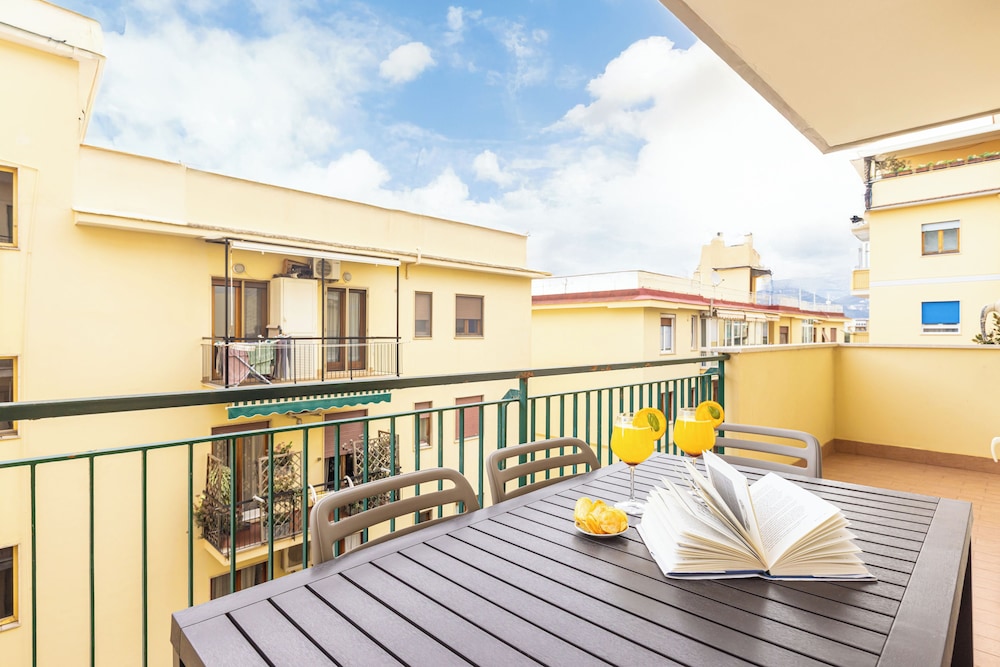 New Family 3 Bedrooms House In Sorrento