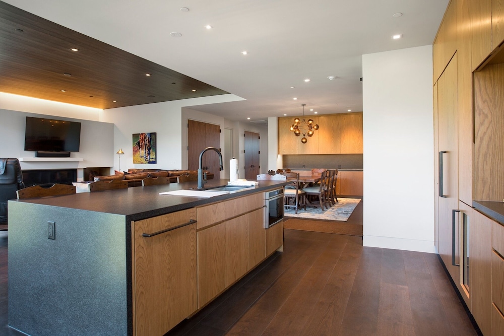 One Empire Pass Lodge at Deer Valley Resort - Four Bedroom Residence #401 4 Condo