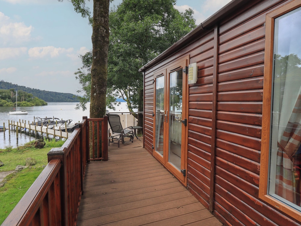 Shoreside Lodge