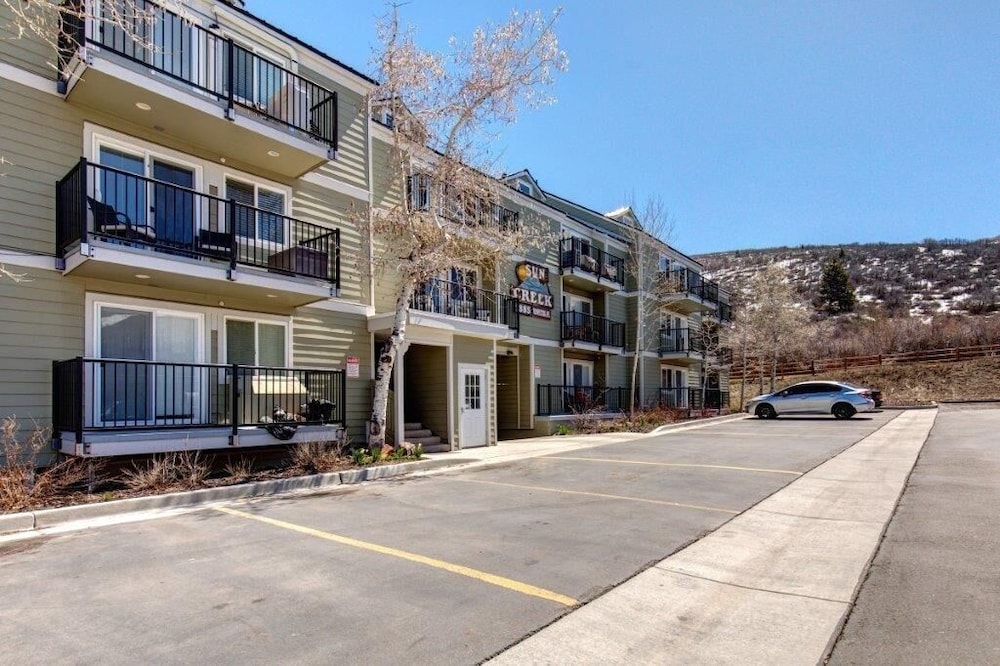 Suncreek A-7 2 Bedroom Condo by RedAwning view 3