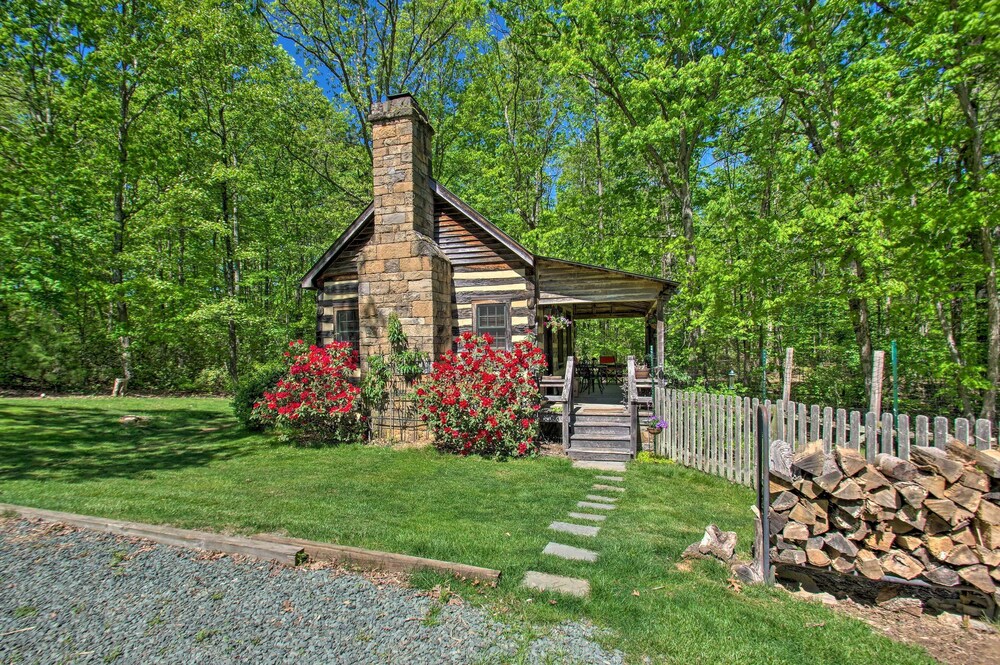 Numerous On-site Trails: Earlysville Wooded Cabin