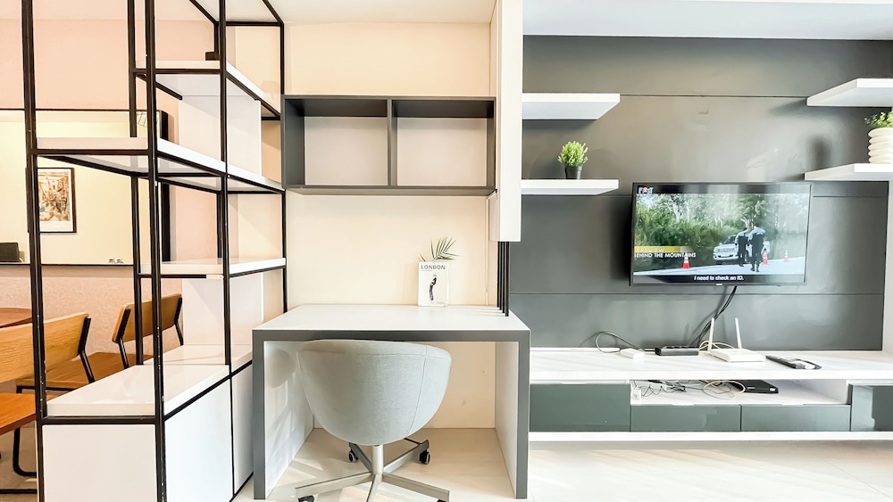 Industrial Chic Studio Apartment At Kemang Village