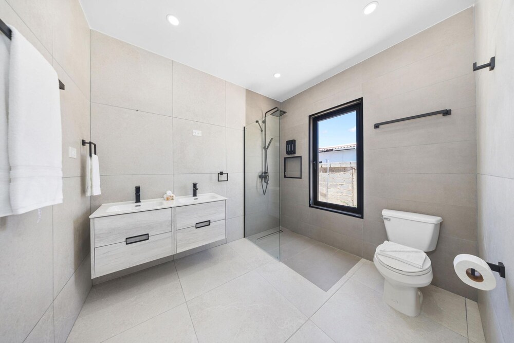 Brand NEW Villa Central Location Private Pool