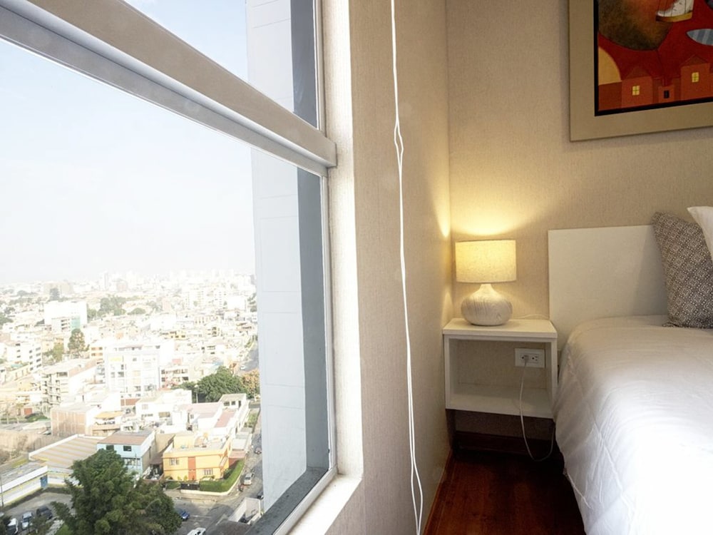 UR Place Rentals - 3Bdrm Av Brasil Lima view 2