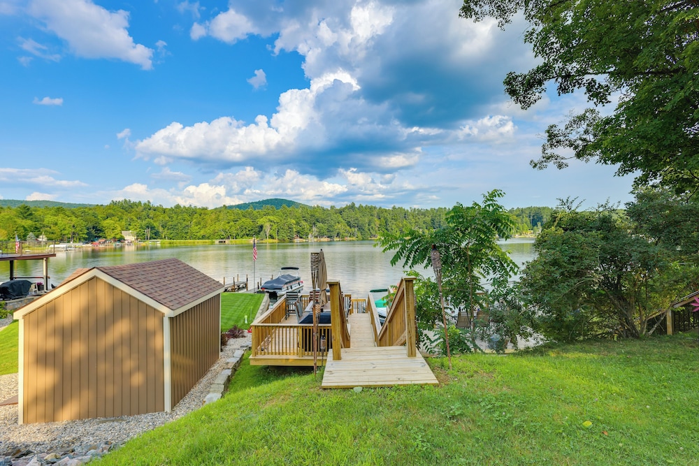 Game Room, Patio & Stunning Views: Lakefront Home!