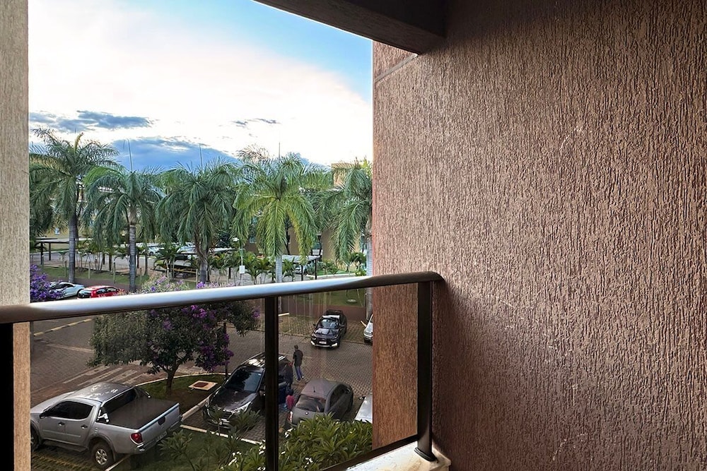 Apt Facing Lake Paranoa - Clr314