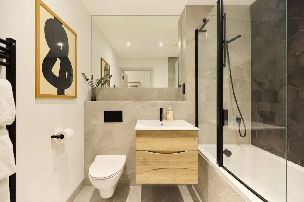 The South Wimbledon Place - Adorable 2bdr Flat With Balcony