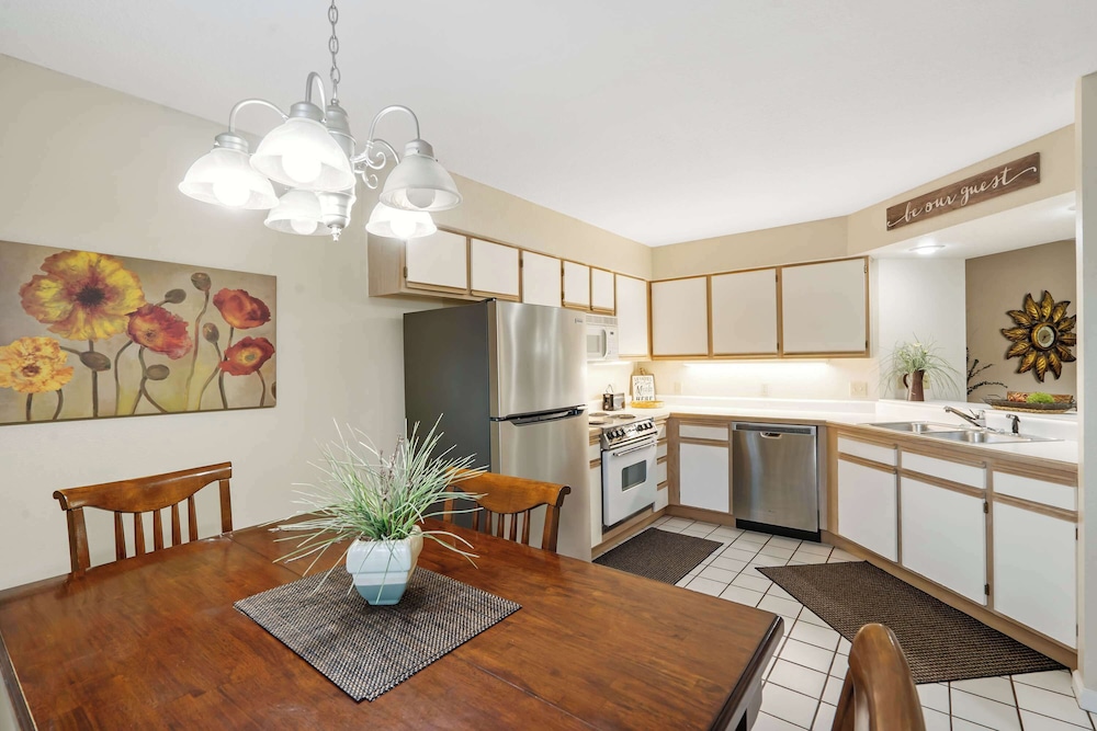 Fairway Retreat for 6 – Walk-in and Pet Friendly