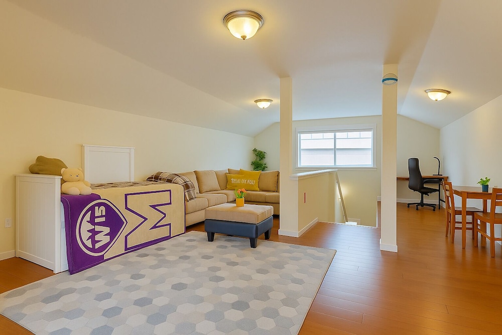 The Grand North Seattle Family Home, photo 23