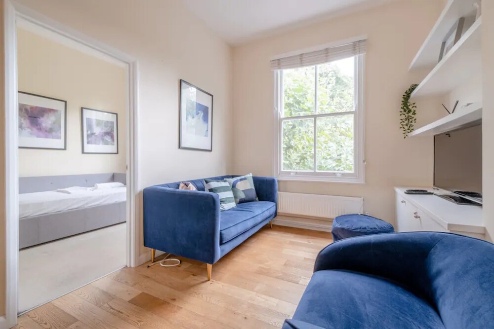 Lovely 2 Bedroom Apartment With Great Transport Links