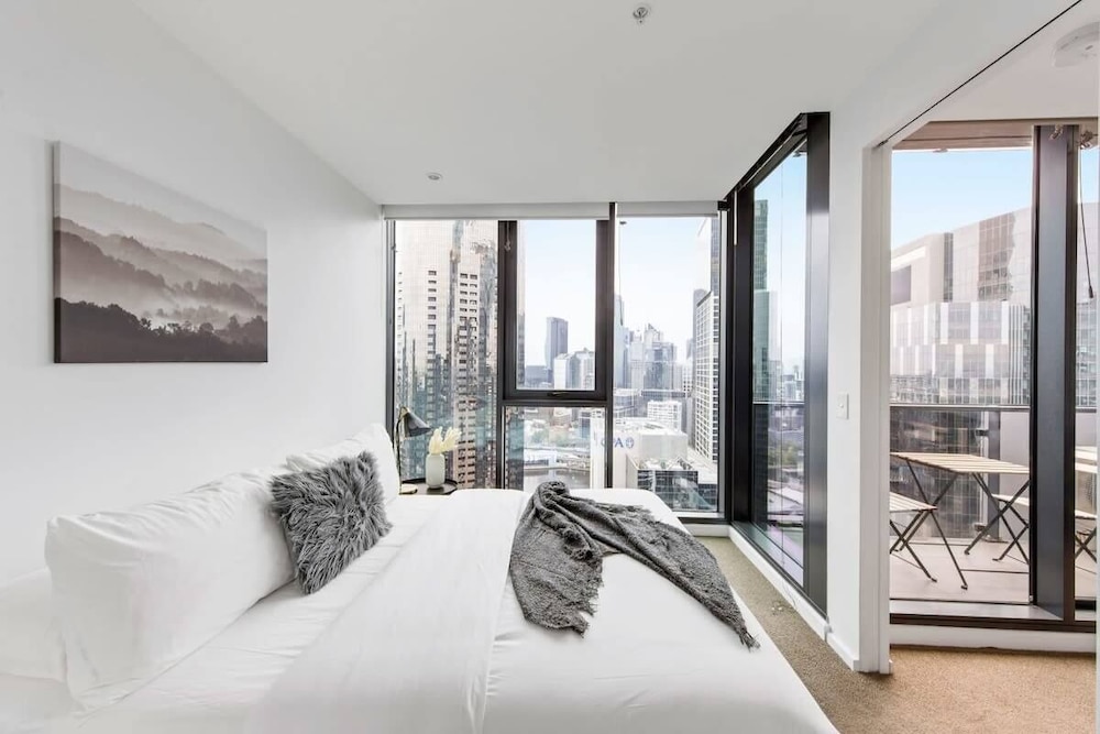 A Cozy 2BR Apt With Yarra Views, Free Parking